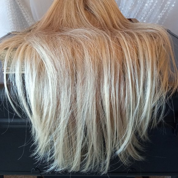 Taylor Swift Style Golden Blonde Wig- New In Box - Picture 3 of 15